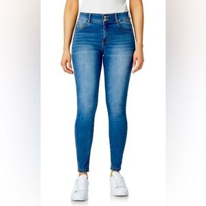 Wallflower Flirty Curvy High Rise Jeans. Women’s Size 5